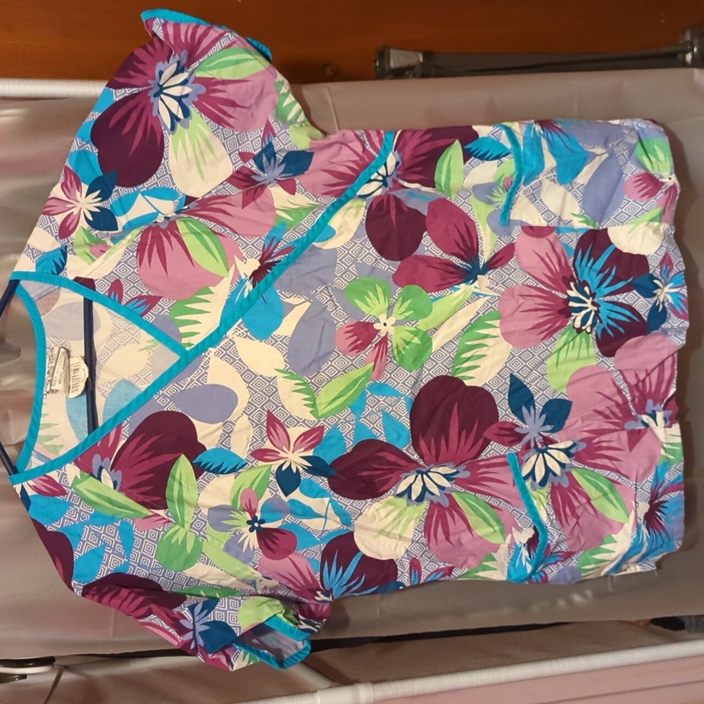 Scrub top